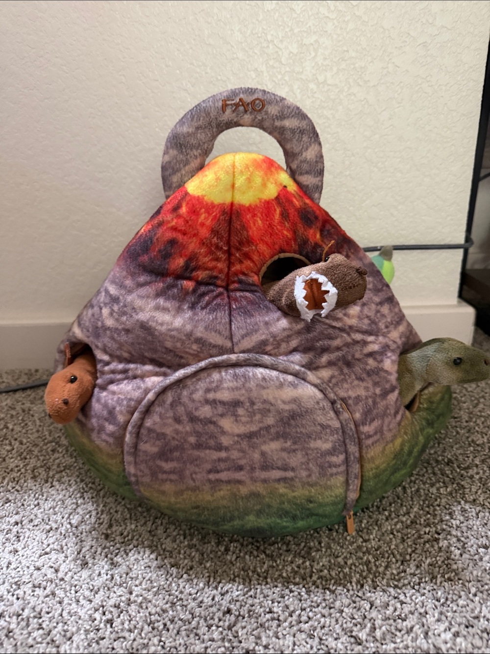 FAO Schwartz Volcano home & 5 Dinosaurs